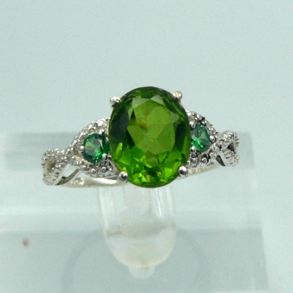 Sz 8 Genuine Chrome Quartz Ring NWOT